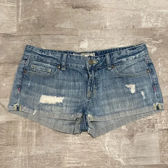 PINK Victoria’s Secret Denim Distressed Shorts Size 4 - Picture 1 of 4